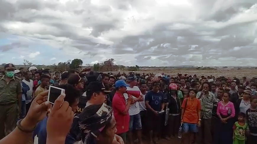 Warga Umalulu Duduki Lahan PT. MSM