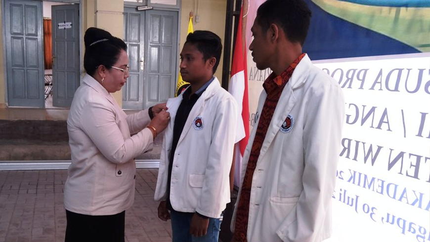 Pelantikan Mahasiswa Unkriswina